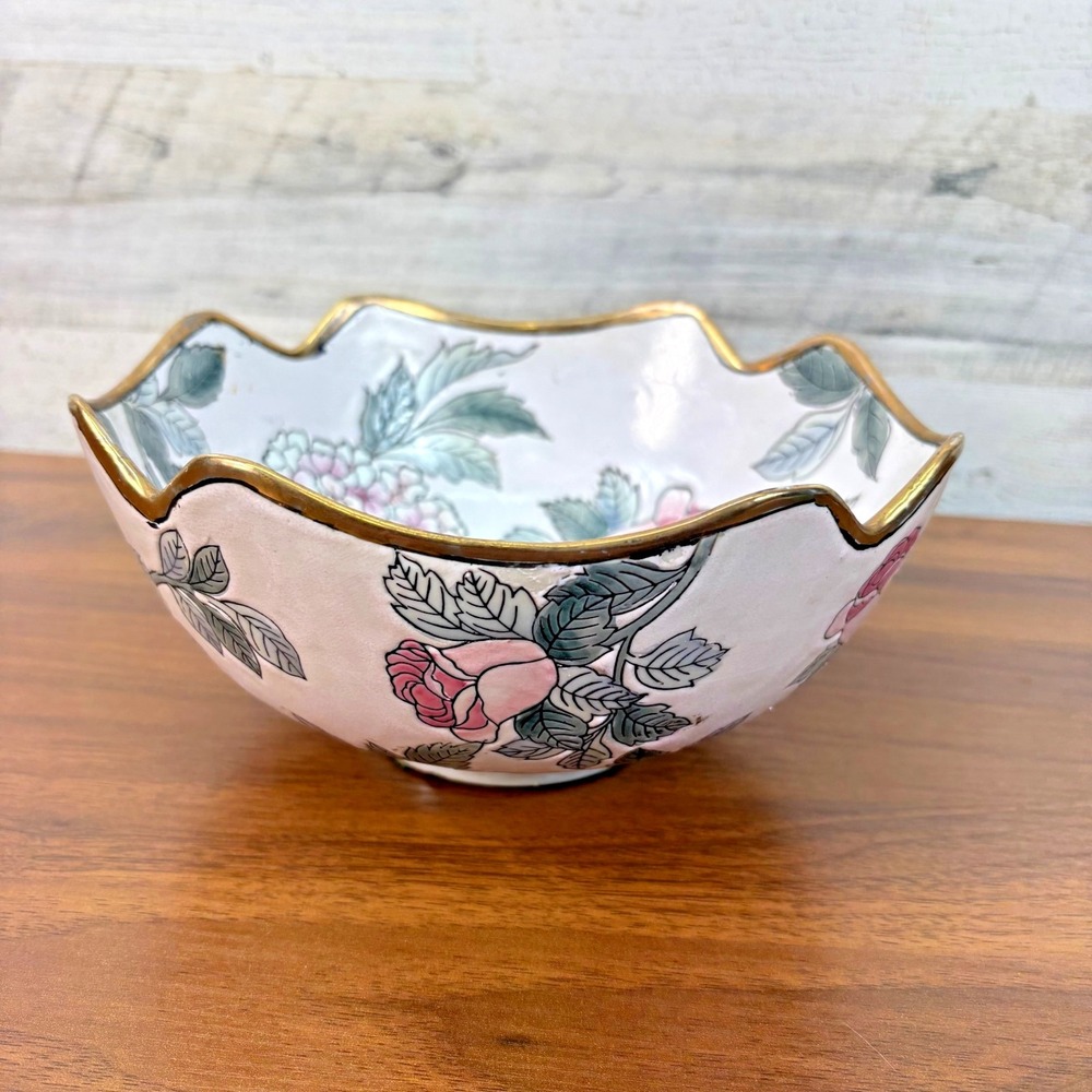 Vintage Chinese Macau Famille Rose Hand Painted‎ Lotus Scallop Bowl 8"